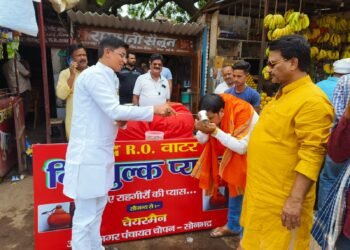 चोपन बस स्टैण्ड पर निःशुल्क प्याऊ जल सेवा का हुआ शुभारंभ।।