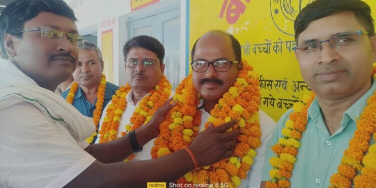 पूर्व माध्यमिक शिक्षक दुद्धी संघ के अध्यक्ष बने नीरज ,महामंत्री संतोष निर्वाचित।