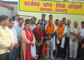 नवागत बीईओ का शिक्षकों ने किया स्वागत, निवर्तमान बीईओ को दी विदाई।