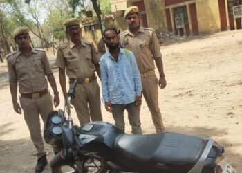 चोरी की बाइक के साथ युवक गिरफ्तार हुआ चालान।