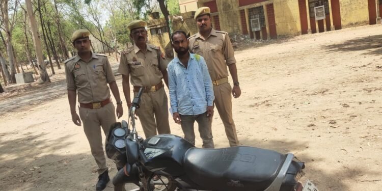 चोरी की बाइक के साथ युवक गिरफ्तार हुआ चालान।