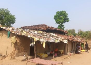 बोलताकरम मे संदिग्ध परिस्थितियों में फांसी के फंदे पर लटकता मिला किशोरी का शव, शादी समारोह में गए थे परिजन।।