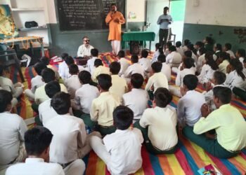 दूसरे दिन की कार्यशाला में छात्रों ने किया श्लोकों का सस्वर गायन।