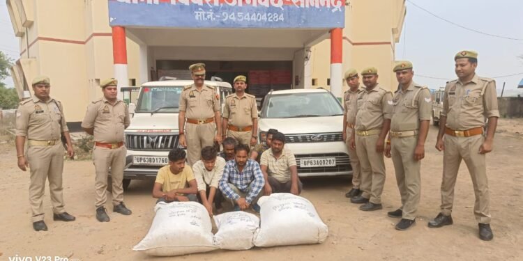पिपरी पुलिस ने 12 लाख के अवैध गांजा के साथ छः तस्करों को किया गिरफ्तार,परिवहन में इस्तेमाल दो वाहन भी बरामद।