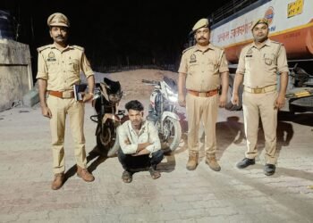 चोरी के दो मोटरसाइकिल के संग अभियुक्त गिरफ्तार।।