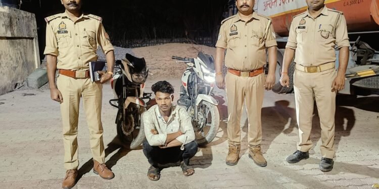 चोरी के दो मोटरसाइकिल के संग अभियुक्त गिरफ्तार।।