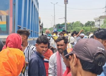 : सड़क हादसे में दो की मौत।