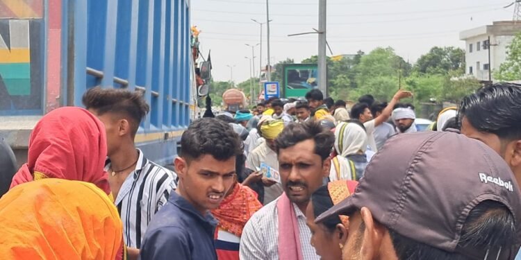 : सड़क हादसे में दो की मौत।