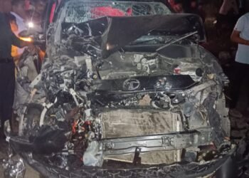 कार ट्रक के टक्कर में कार सवार चार में दो घायल।