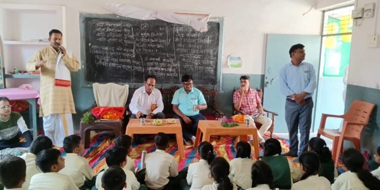 पुरातन को नूतन से जोडता है वेद।