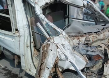 टीपर एव मैजिक  के टक्कर में मैजिक ड्राइवर की उपचार के दौरान मौत।