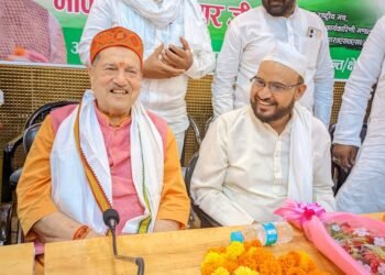 मुस्लिम राष्ट्रीय मंच के बैनर तले ” हम हैं हिंदुस्तानी ” विषय पर प्रबुद्ध व युवा गोष्ठी का आयोजन रावटर्सगंज सवेरा होटल में किया गया ।