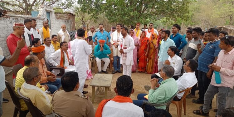 ग्रामीणों की जमीन पर ए सी सी कंपनी जबरन विद्युत टावर लेजाने को लेकर ग्रामीणों में आक्रोश।