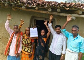 ग्राम पंचायत कुड़वा में प्रधानमंत्री आवास में भारी अनियमितता , लोगों ने किया जोरदार प्रदर्शन।