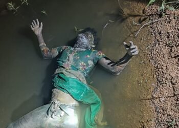 तालाब में उतराया मिला अज्ञात किशोरी का शव।