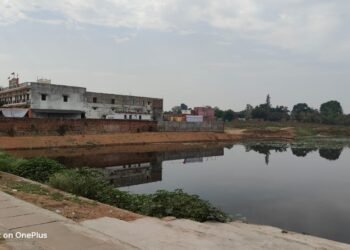 दुद्धी में सरकारी जमीनों पर कब्जा जारी, तालाब पोखरा सुर्खियों में।