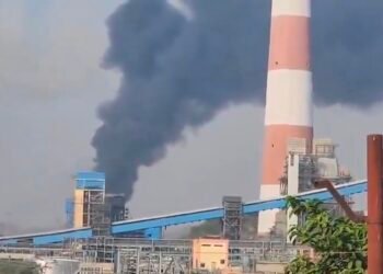 ओबरा पॉवर प्लांट के बीटीपीएस स्विच यार्ड नंबर 01 में लगीं आग, मची अफरा तफरी।