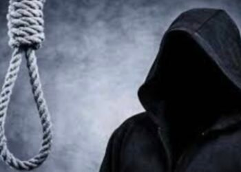 65 वर्षीय अधेड़ महिला ने साड़ी का फंदा लगाकर की आत्महत्या।