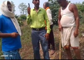 कोन वन रेंज में माफियाओं का कहर, लोगों ने किया वन विभाग के खिलाफ जोरदार प्रदर्शन, नहीं हो रही कोई सुनवाई।।