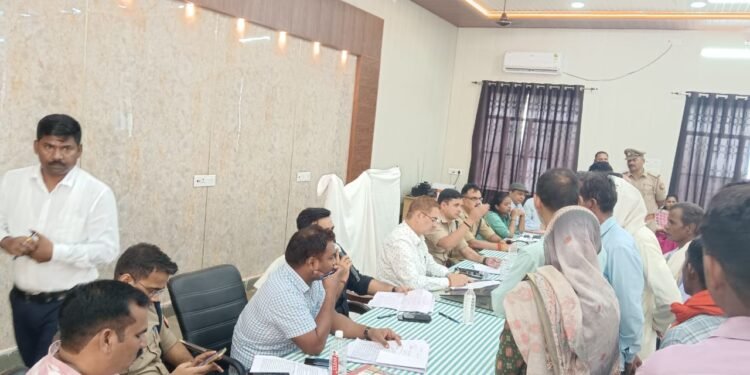 सोनभद्र के दुद्धी में तहसील दिवस पर भ्रष्टाचार के खिलाफ अधिवक्ताओं का प्रदर्शन, जिलाधिकारी ने दिए जांच के आदेश।