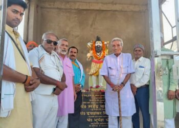 काव्य संध्या में कवियों ने सुनाई अपनी कविता