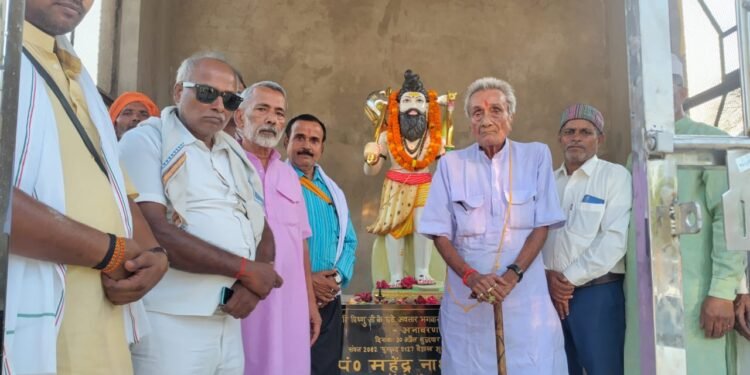 काव्य संध्या में कवियों ने सुनाई अपनी कविता