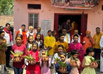 विश्व कल्याण हेतु विगत वर्षो की भाँत इस वर्ष भी अष्टसिद्ध संकट मोचन बाल हनुमान जी के प्रांगण भटपुरवां भवानीगांव रेटीकला मे नवदिवसीय श्रीरामचरित मानस यज्ञ एवं श्रीराम कथा हेतु निकली कलश यात्रा ।।