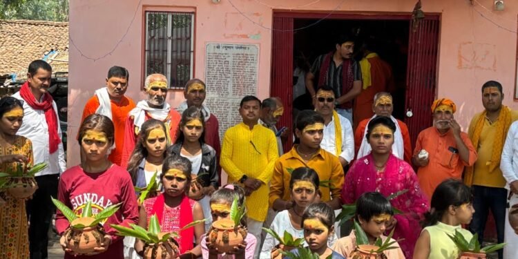 विश्व कल्याण हेतु विगत वर्षो की भाँत इस वर्ष भी अष्टसिद्ध संकट मोचन बाल हनुमान जी के प्रांगण भटपुरवां भवानीगांव रेटीकला मे नवदिवसीय श्रीरामचरित मानस यज्ञ एवं श्रीराम कथा हेतु निकली कलश यात्रा ।।