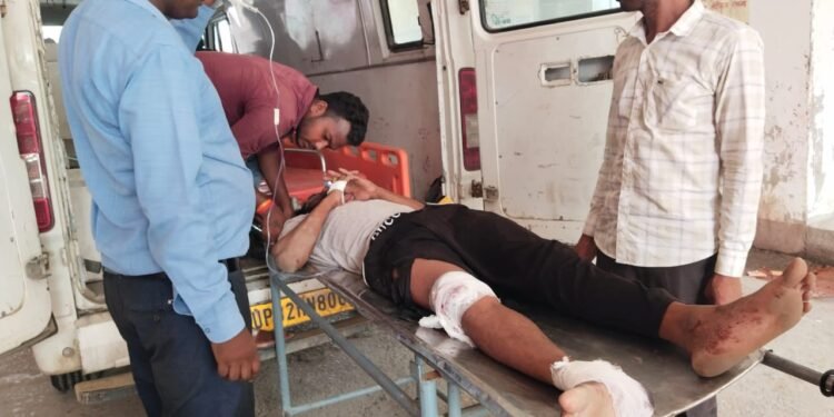 तेज रफ्तार टीपर के टक्कर से बाइक एक कि मौत, दो घायल।