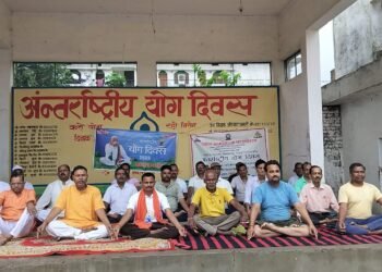 करो योग रहो निरोग म्योरपुर मे हुआ योग शिविर का आयोजन