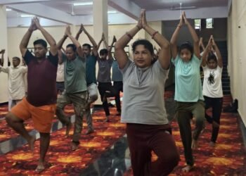 दुद्धी नगर पंचायत स्थित रामलीला मैदान सामुदायिक हॉल में भाजपाइयों ने मनाया योग दिवस ।।