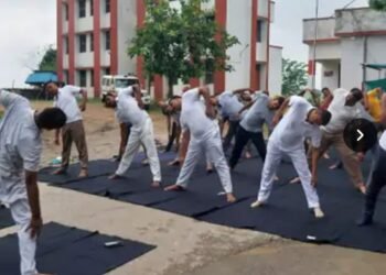 घोरावल तहसील परिसर में अंतर्राष्ट्रीय योग दिवस धूमधाम से मनाया गया।