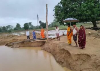 पहली बारिश में सिंचाई विभाग का कुआं हुवा धराशायी: 35 फीट गहरा कुआं,निर्माण मै ग्रामिनो लगाया ठेकेदार पर बंदर बाट का आरोप।