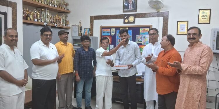 डीएवी रिंहद के दो छात्र नीट में सफल