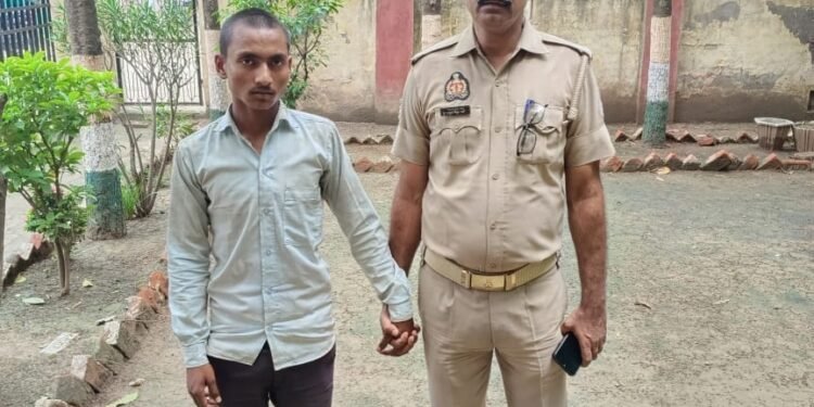 अष्लील फोटो दिखाकर धमकी देने वाले आरोपी को जुगैल पुलिस ने किया गिरफ्तार।।