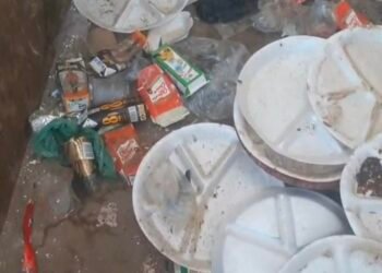 म्योरपुर खेल मैदान शराबीयो के लिए सुरक्षित ठिकाना बना।