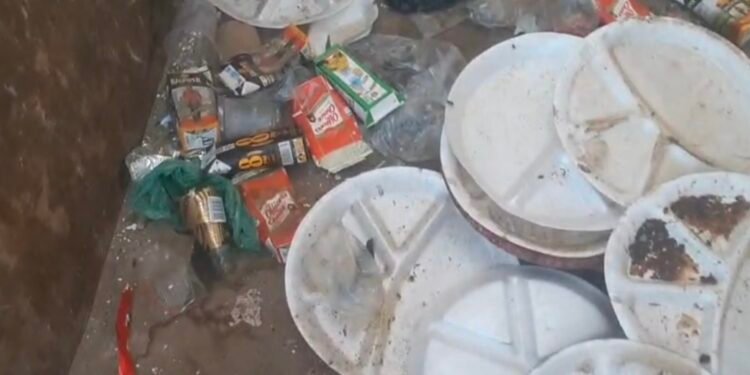 म्योरपुर खेल मैदान शराबीयो के लिए सुरक्षित ठिकाना बना।