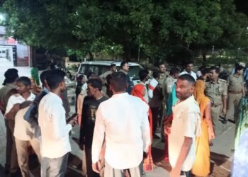 नकाबपोश बदमाशों ने बैंक मैनेजर के गाड़ी के चालक को मारी गोली,गंभीर।