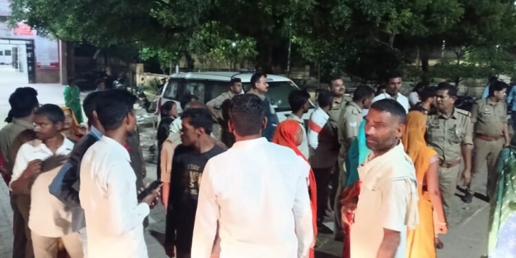 नकाबपोश बदमाशों ने बैंक मैनेजर के गाड़ी के चालक को मारी गोली,गंभीर।