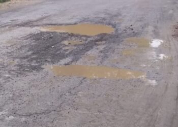 कमीशनखोरी की भेंट चढ़ी आठ महीने पहले बनी पुलिया, ज्वाइंट में बना गढ्ढा दुर्घटना की बढ़ी आशंका ।।