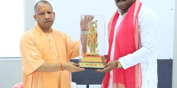 दुद्धी विधानसभा के पूर्व प्रत्यासी श्रवण सिंह गोंड़ मुख्यमंत्री से शिष्टाचार भेंट की।