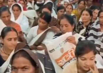 सीएचसी में आशाओं की क्लस्टर बैठक में संचारी रोग, दस्तक अभियान और टीकाकरण पर हुई चर्चा।