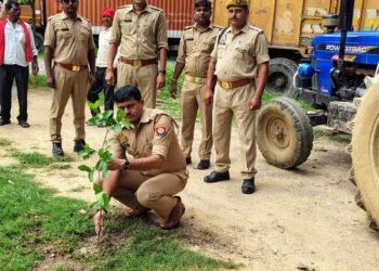 एक पेड़ मां के नाम अभियान की शुरुआत।