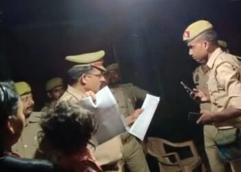 राजा के विरुद्ध धारा 82 की कार्यवाही कि गयी।