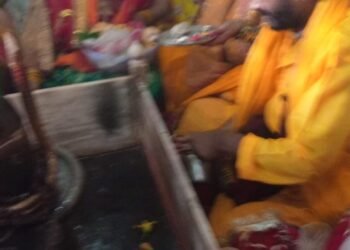 शिव शक्ति महिला मंडल की संरक्षिका ने चौथे दिन किया रुद्राभिषेक।