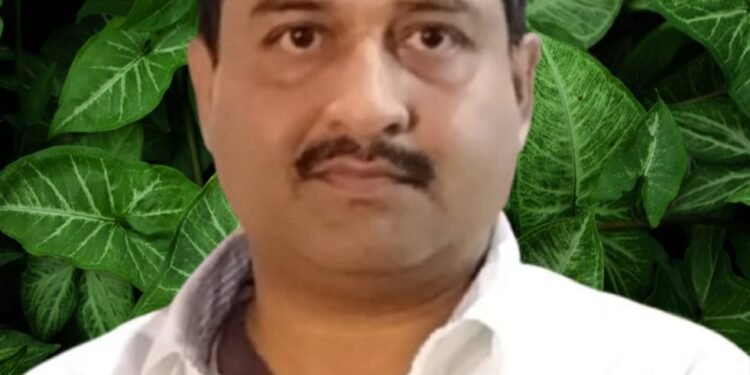 किसानों की समस्याओं को जानने  के लिए क्षेत्र का दौरा किए ,राघवेंद्र नरायन सिंह।