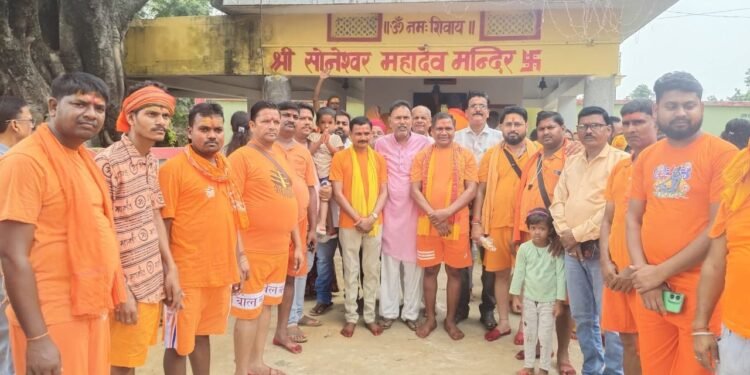 सोमवारी जल उठाने के लिए 250 कावरियों का जत्था हुआ बाबा धाम रवाना।