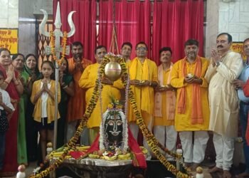 सावन के तीसरे सोमवार को शिवालयों में उमड़ी भक्तों की भीड़ ।।