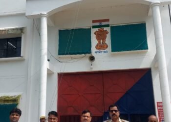 सचिव और सीजेएम ने दौरा कर लगाई जेल लोक अदालत, निरीक्षण कर कैदियों से जाना हाल ।