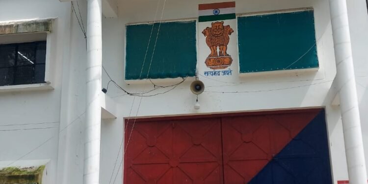 सचिव और सीजेएम ने दौरा कर लगाई जेल लोक अदालत, निरीक्षण कर कैदियों से जाना हाल ।